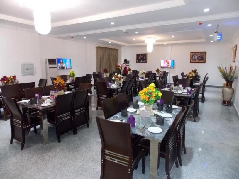 Immaculate Royal Int'L Hotel Owerri Exterior foto