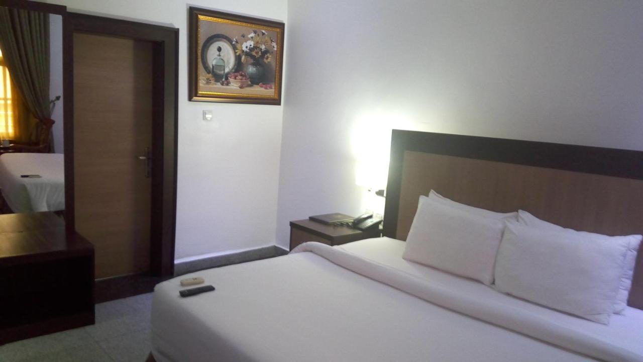 Immaculate Royal Int'L Hotel Owerri Exterior foto